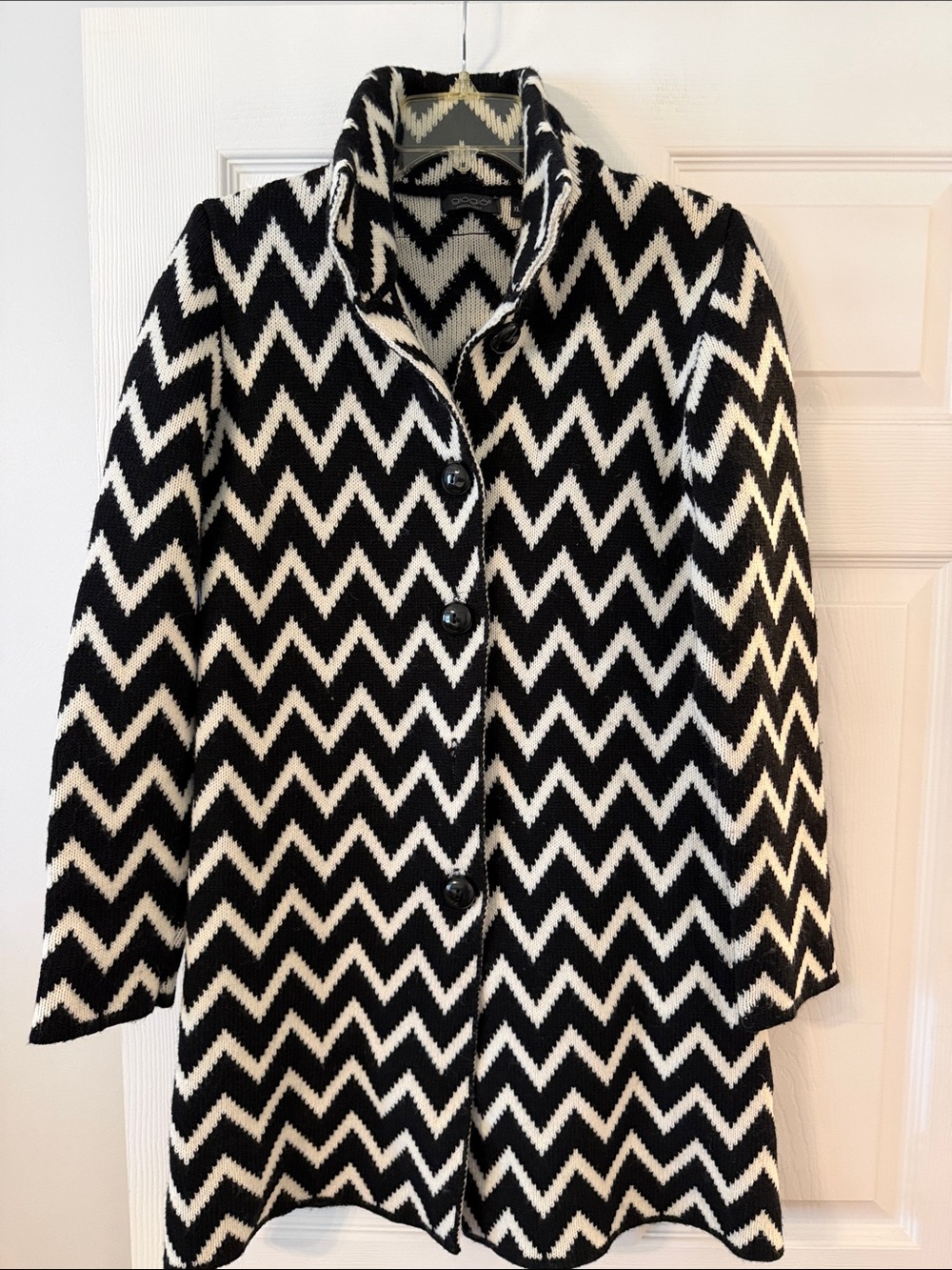 GIOGIO Black & White Gorgeous Chevron Knit Sweater- Women's Button Front Jacket - Picture 4 of 9